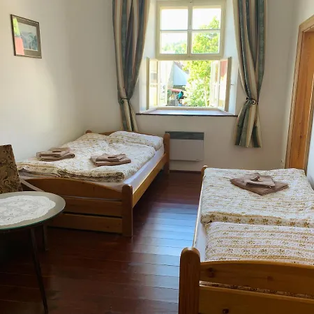 Zamek Mokrosuky Buitenkant foto