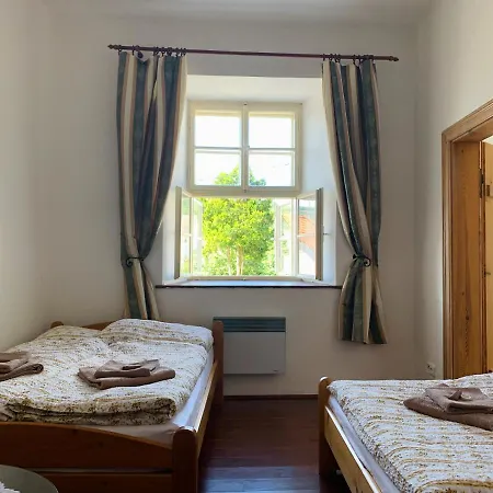 Zamek Mokrosuky Buitenkant foto
