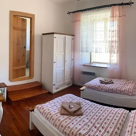 Zamek Mokrosuky Buitenkant foto